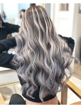 エリーツ 表参道(elyts) 《3Dカラー》ミルクティアッシュ×ハイライト×なみなみウェーブ