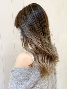 アイティーバイアルバム 八王子店(IT by ALBUM) ハイライトバレイヤージュ_カーキグレージュマッシュ_ba321183