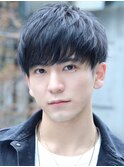 短めマッシュツーブロック刈り上げ黒髪ショート