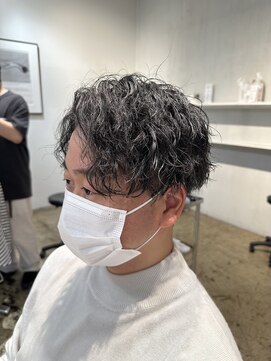 ザデイ カットアンドカルチャーショップ(THE DAY CUT&CULTURE SHOP) 6:4分けツイストスパイラル[メンズカット/ツイストスパイラル]