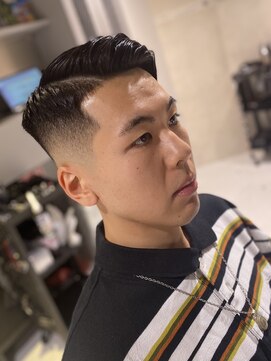 フランクスバーバーザスタンド(Frank’s barber the stand) サイドパートスキンフェードE