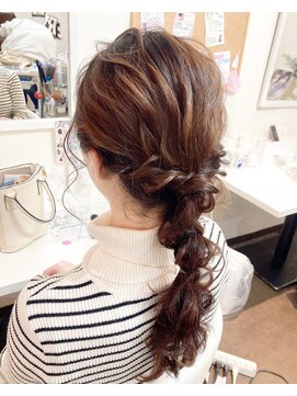 アールイー(Re:) 編み下ろし　ロングヘアアレンジ