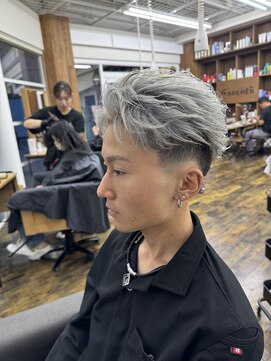 ブレーメン(BREMEN) ホワイトシルバーフェザーショート