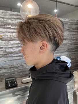 イースブルーレア(Y’s BLUE le'a) 毛流れフェードスタイル