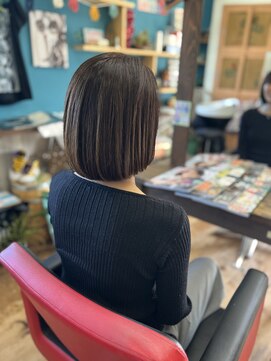 ハウオリ(hau'oli) ツヤ感ストレートボブ