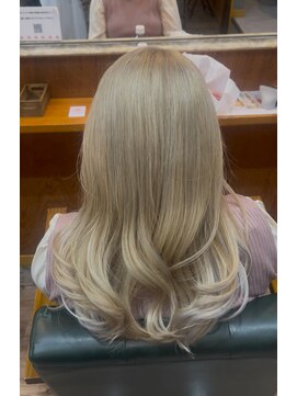 ロングレイヤーブリーチカラーホワイトブロンド