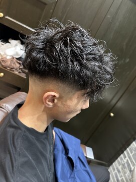 ミリオンバックス 御徒町店(Million Backs) スペインカール/束感ショート/波巻き<理容室>[メンズ/御徒町]