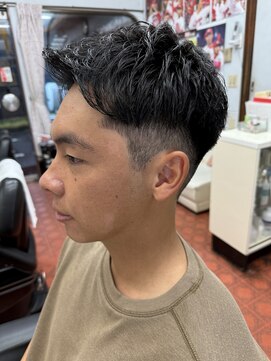 デザミ(Des Amis) 刈り上げアップバングショート