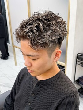 ルーシー 渋谷(LUCEY) 極道パーマホワイトメッシュオールバックパーマフェード短髪