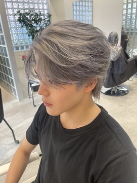 イリ(iLi) 【iLi ×HIRAI】センターパート/ブリーチカラー/シルバー