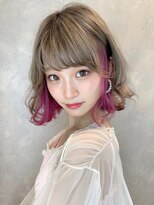 トルネード(TORNADO)&nbsp;ピンクのアクセサリーカラーを楽しむ切りっぱなしボブ