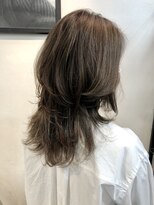 ペネロープ(Penelope)&nbsp;［新宿 ウルフレイヤー/セミロングレイヤー/グレージュ 担当夕島