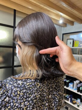 サクラ オモテサンドウ(SAKURA) 仕事・学校でも簡単に隠せるインナーカラーブロンド　表参道