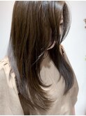 アッシュグレー艶髪くびれレイヤーロング