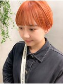 オレンジカラー、マッシュショート、ワイドバング、丸みショート