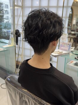クローバー(CLOVER)の写真/メンズスタイルは清潔感がポイント！スーツにもカジュアルにも対応できる、トレンドのニュアンスパーマも◎