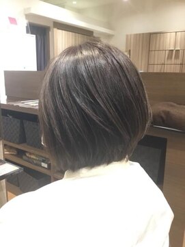 ルユイット(Le huit) 前下がりボブ