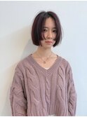 顔周りが個性的なミニボブ