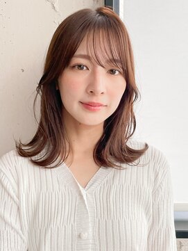 アグノス 青山(Agnos) 大人ガーリーダークアッシュミディアムレイヤーカット 小顔