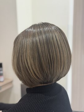 アッシュ 戸田公園店(Ash) 白髪ぼかしバレイヤージュ×丸みショート