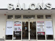 サロンズヘアー 尾道新浜店(SALONS hair)の雰囲気（店舗前駐車場有◎白い建物です）