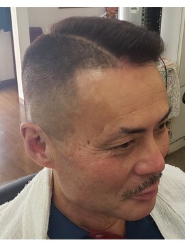 カトウ(Hair Studio KATO) シンサイ刈りパート部分ラインあり