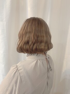 スイート ヘアデザイン(Suite HAIR DESIGN) ミルクティーベージュ ハイトーンボブ 波巻き