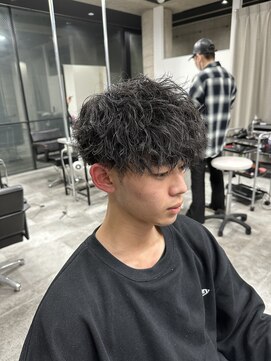 イーラ(era) スパイラルパーママッシュ刈り上げツーブロック重め