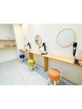 【大人女性の為のsalon】熟練の女性スタイリストのみが在籍/女性ならではの白髪の悩みを寄り添い解決！