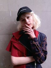 【ミラノコレクションAW参加】グランビューティーがアツシナカシマのモデルのネイルをgranbeautyが担当