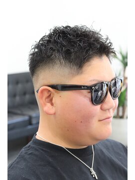 バーバーライラック(BARBER Lilac) ショートパーマ×スキンフェード