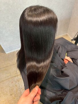 メリー オオサカ(Merly Osaka) トリートメントで艶々暗髪