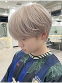 ホワイトブロンドメンズホワイトベージュカラー韓国風メンズヘア