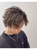 ツイストスパイラルパーマセンターパートウルフハイライト