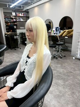 エミーバイモアムー(Emmie byMoremuu) 【青木　淳】ハイブロンド/抜きっぱなし