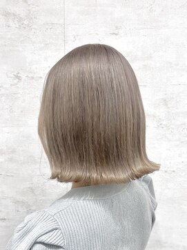 イル(iLu.) ミルクティーベージュ/ボブ/カット/カラー/ブリーチ