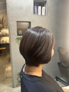 ニマルニーニー バイ ヤスオカ(2022 BY YASUOKA) ５０代　ショート　艶カラー