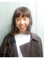 エン(YENN)&nbsp;風になびく軽めボブ