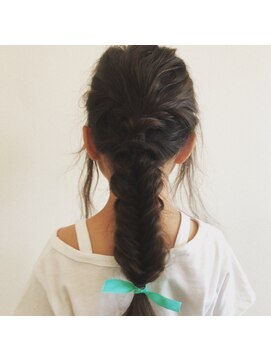 フローラ ヘアデザイン Flora hairdesign 編みおろしアレンジ