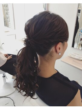 シュエット(Chouette) デートにも使える上品ポニーテール