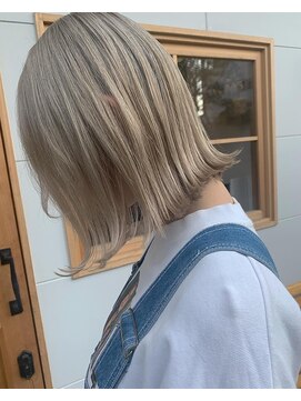 ヘアーデザイン リーム(Hair Design Rm.) ホワイトブロンドのぱつっとBOB