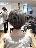 サラ(sarah)&nbsp;ショートヘアハーフハイライト
