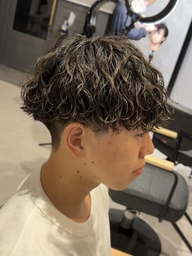 アビールブレ 新潟万代(ABEY LEVRAI) 波巻きスパイラルパーマ刈り上げマッシュ