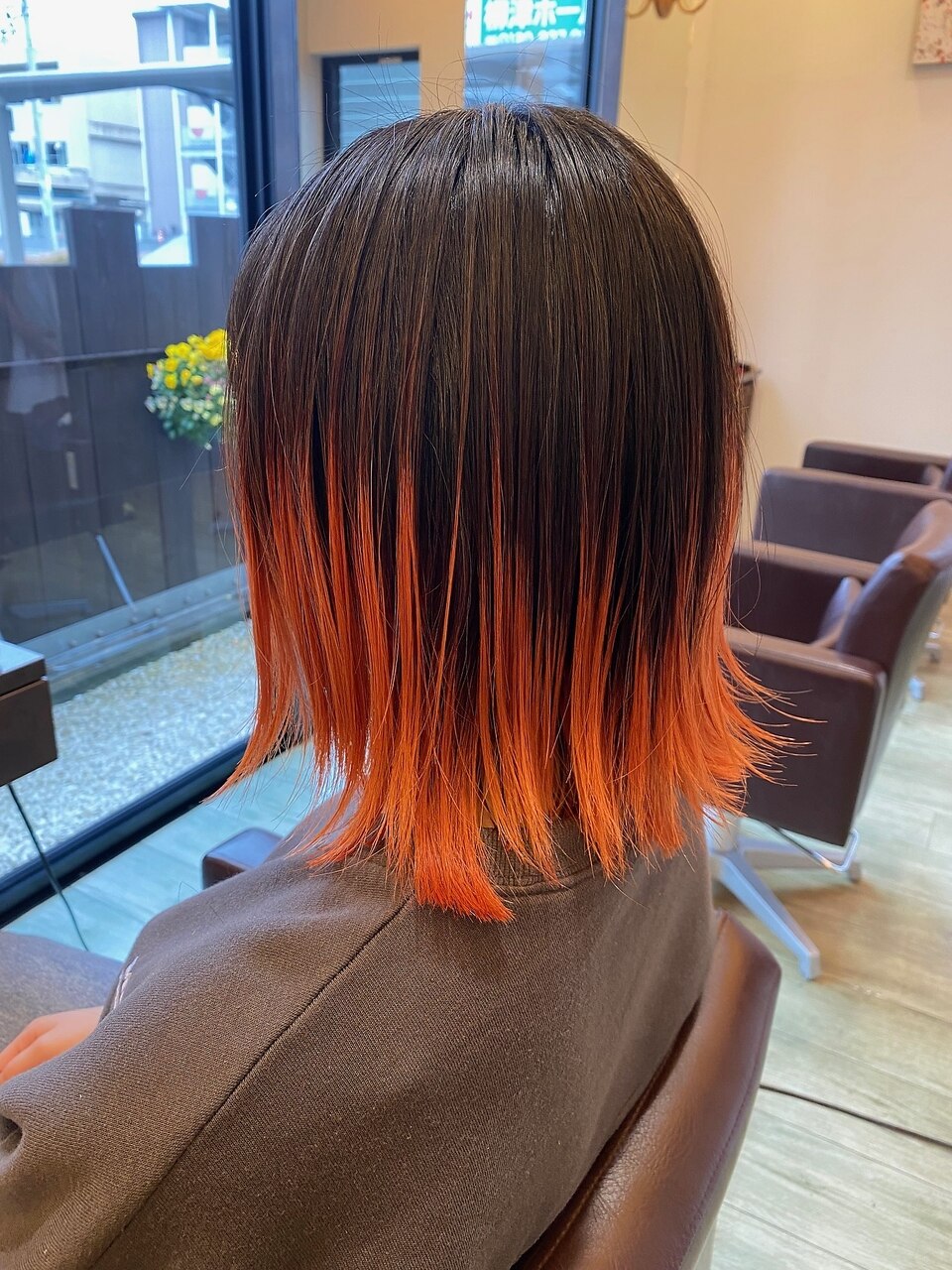 オレンジグラデーション×外ハネスタイル：L197649681