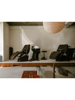 圧倒的リピート率！頭皮の汚れを落とす頭浸浴のヘッドスパで頭皮から美しく健康な髪へと導きます。