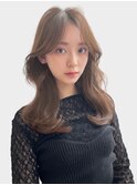 ツヤ髪レイヤー透明感外ハネくびれミディ似合わせカット