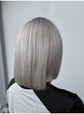 透明感シルバーグレージュ／ブリーチ2回の外国人風ハイトーン