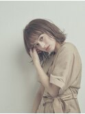 くすみベージュ×外ハネボブ