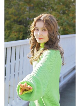 スリーアン(THREE ann.) 大人かわいい/無造作パーマ/外人風レイヤー/30代40代50代