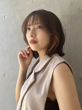 ゼンコー キチジョウジ(ZENKO KICHIJOJI) 顔まわりレイヤーカット×外ハネボブ×イヤリングカラー